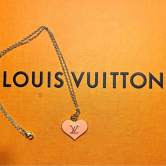 Beautiful Louis Vuitton pink enamel logo heart charm necklace 16” - Picture 2 of 6